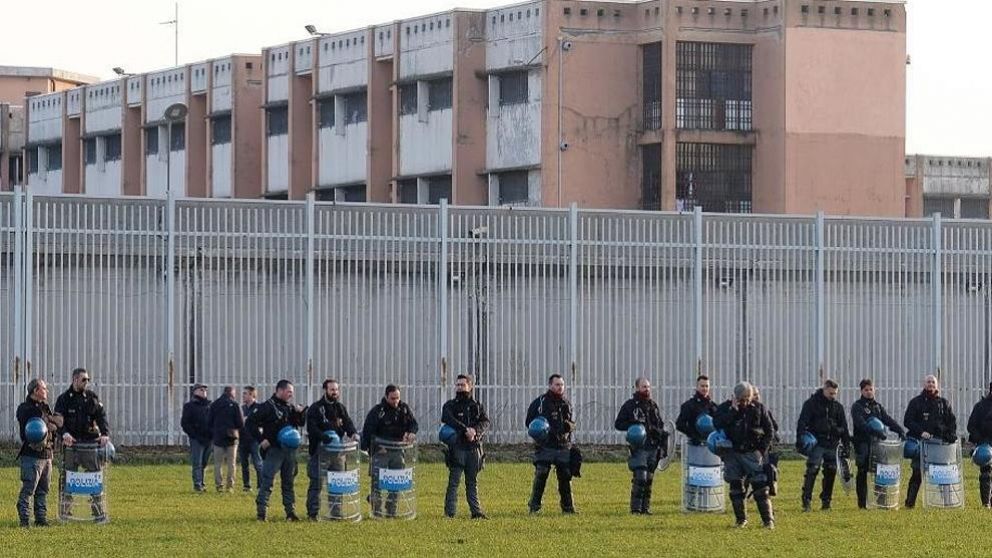 Así la policía se preparaba en España para reforzar las cárceles amotinadas.