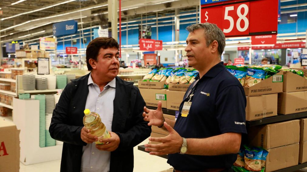 Espinoza salio a supervisar precios y abastecimiento en La Matanza