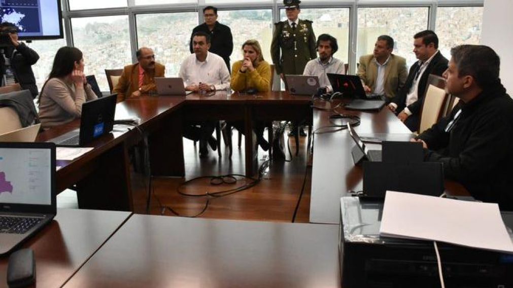 Bolivia entró en cuarentena total y postergó elecciones.