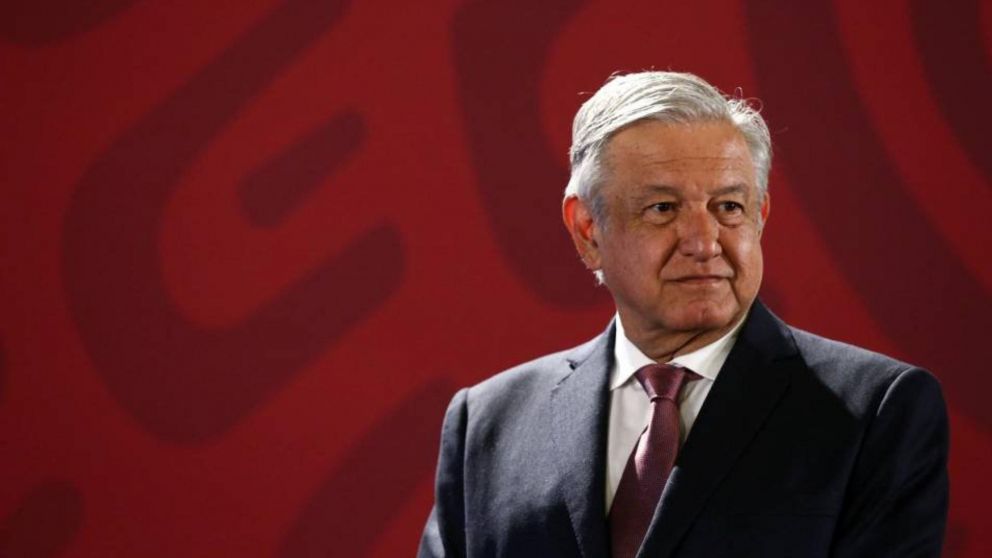 Obrador aseguró que su "escudo protector" contra el coronavirus es "la honestidad".