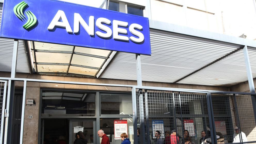 Es contra el decreto 163, que hizo cambios a la norma que fija el mecanismo de movilidad de las jubilaciones (Rubén Paredes/Crónica).