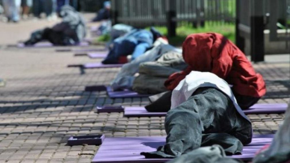 El Ministerio de Desarrollo Humano y Habitat de la Ciudad tomó medidas para los "sin techo". (Foto: Defensoría del Pueblo)