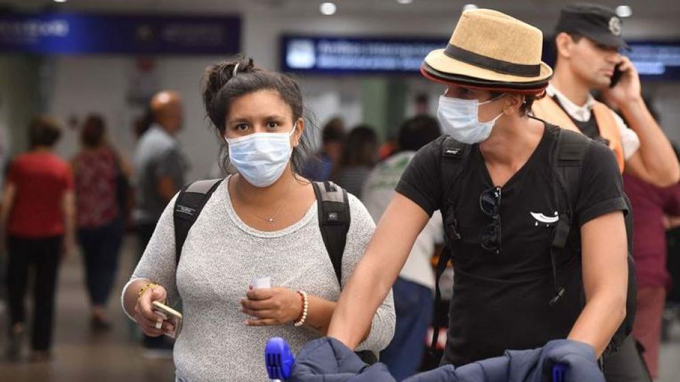 Los barbijos se venden en farmacias y plataformas de compra por internet.