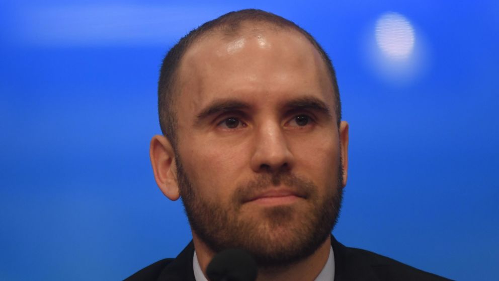 El ministro Guzmán evalúa los costos de las medidas (Crónica/Ruben Paredes).