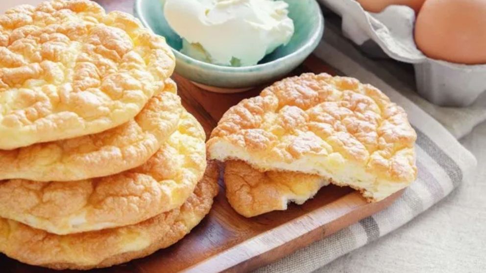 Cómo preparar un pan nube casero, la variante que va a sorprender a todos: lleva solo 3 ingredientes
