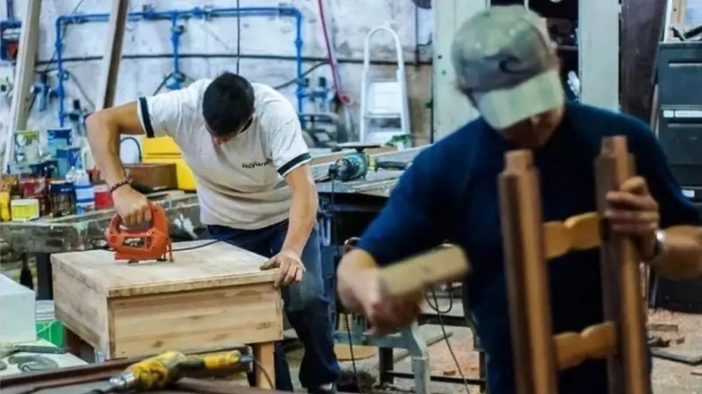 El proyecto de Javier Milei para eliminar los planes sociales: ¿Qué son los vouchers laborales?