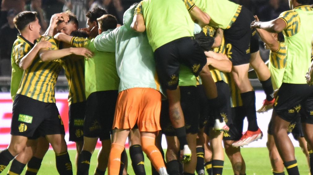 Lobo Medina y Espinoza le regalaron un triunfo increíble a Aldosivi: escándalo en el final del cruce con Banfield