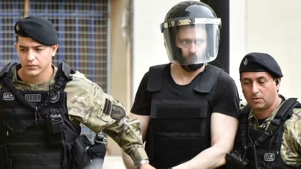 De acuerdo con lo informado por las autoridades policales, Schillaci quedó al borde de la muerte en prisión.