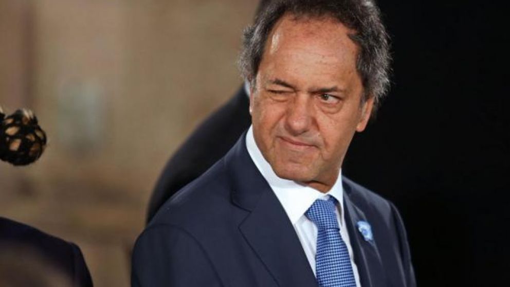 La oposición judicializó la presencia del ahora embajador en una sesión de Diputados.
