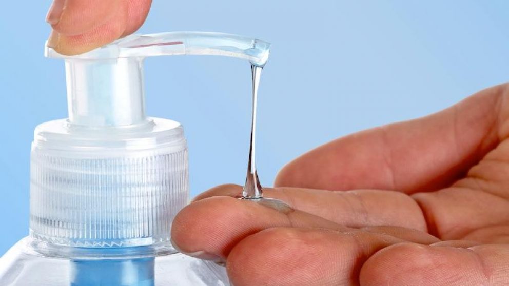 El alcohol en gel, escaso en tiempos de coronavirus.