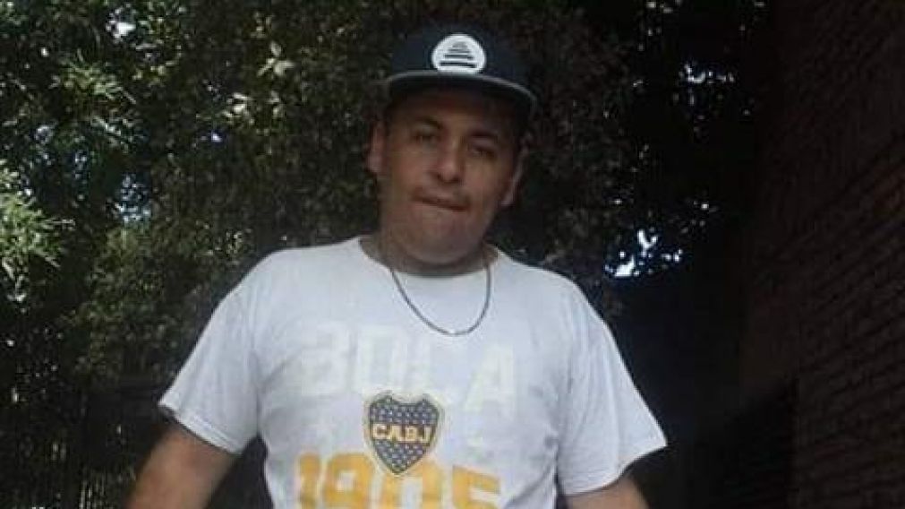 V�ctor Almada, con la remera del club de sus amores.
