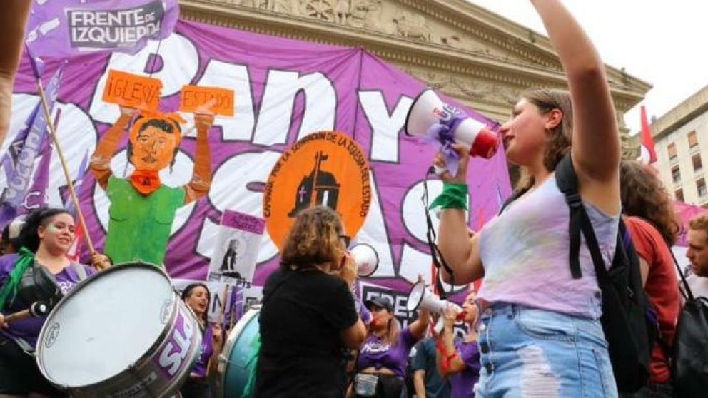 "Pa�uelazo" para reclamar la "separaci�n de la Iglesia y el Estado". (Twitter)