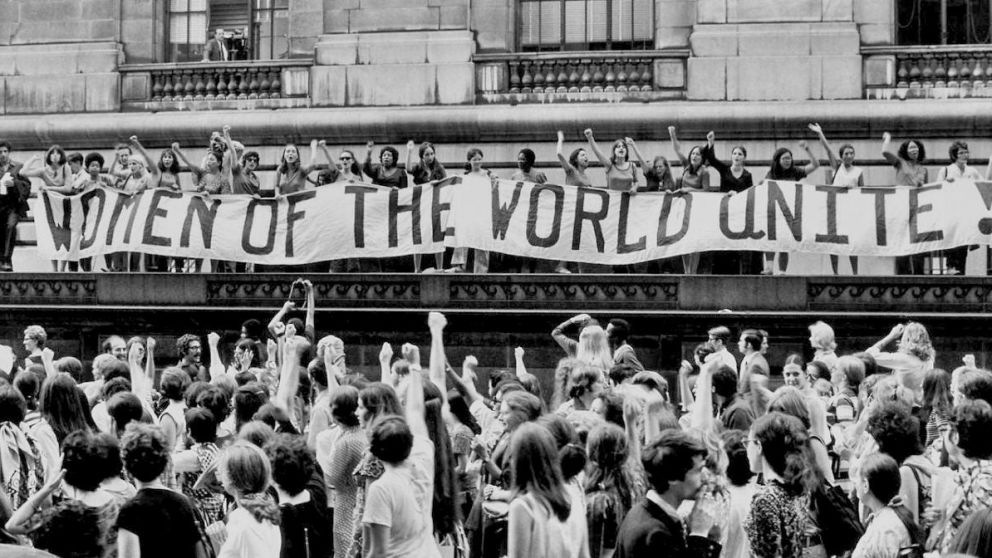 Todo empez� con la huelga llamada "Pan y Rosas" en Estados Unidos.