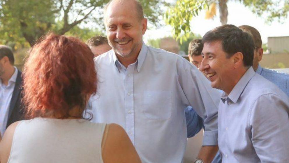 El gobernador Omar Perotti y el ministro de Desarrollo Social de la Nación, Daniel Arroyo realizaron la entrega en Casilda