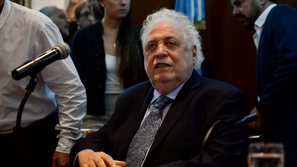 Ginés al momento de anunciar el primer caso confirmado en Argentina. (Nahuel Ventura/Crónica.