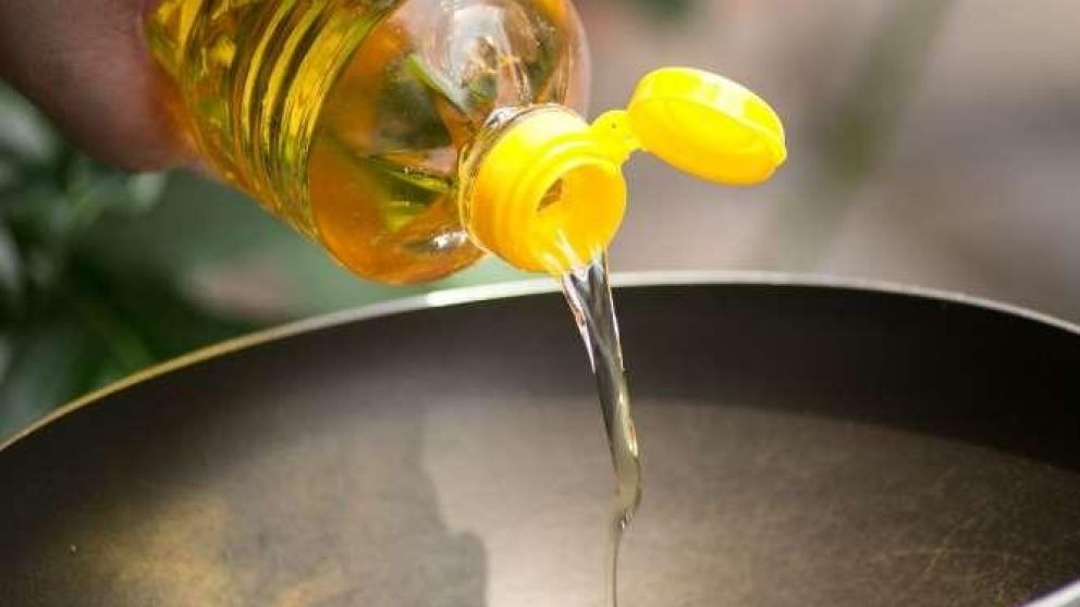 El aceite retirado presentaba un rotulado correspondiente a otra mercadería.