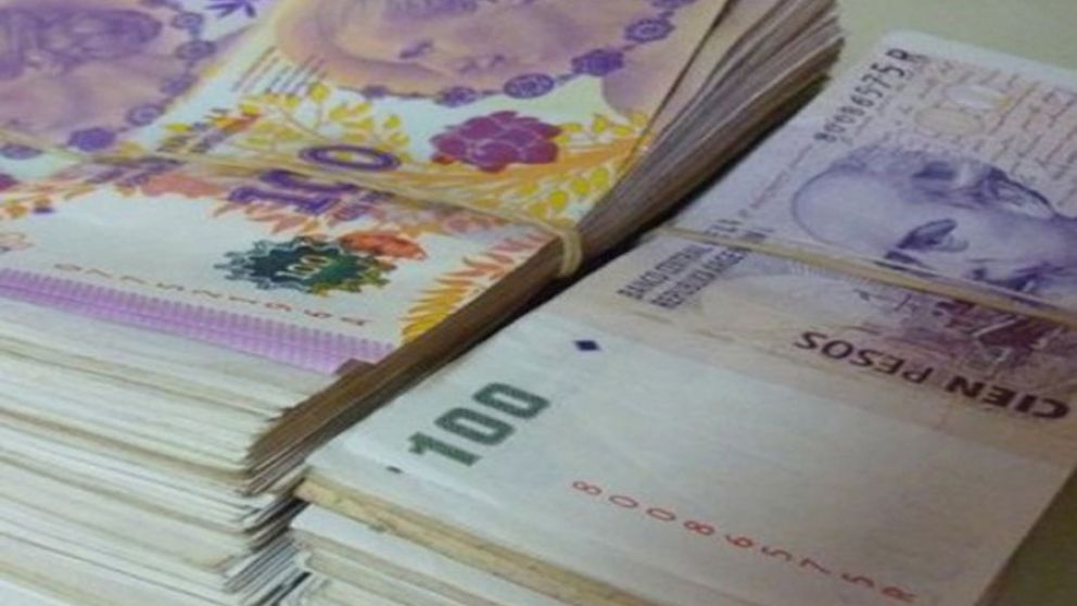 Miles de estos billetes para el hombre de Mar de Ajó.