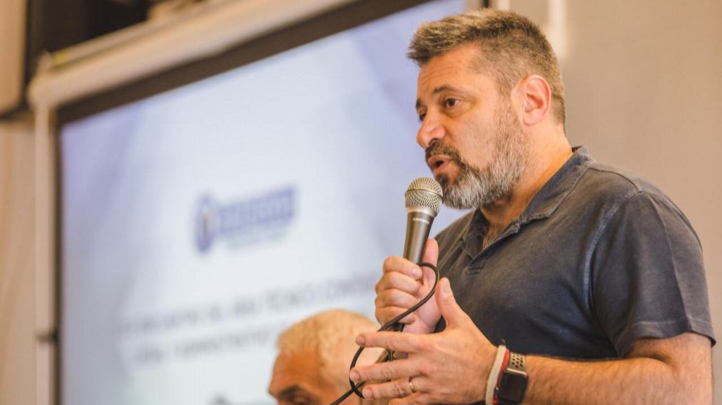 Víctor Santa María habló de la necesidad de crear una Comisión Nacional de la Deuda Externa.