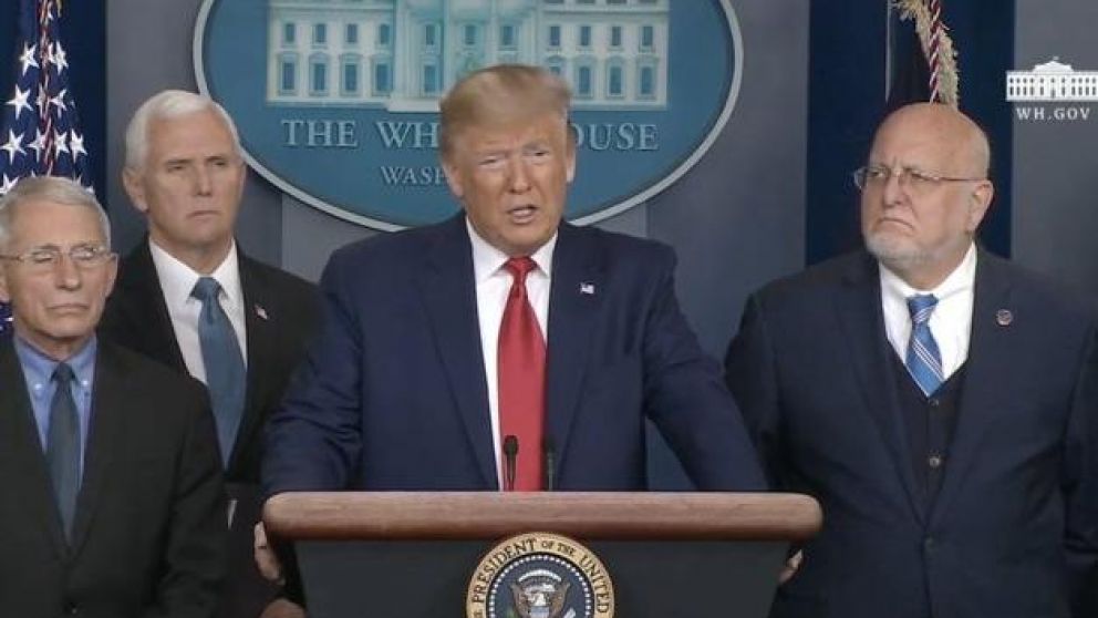 Donald Trump dio una conferencia de prensa ante la situación.