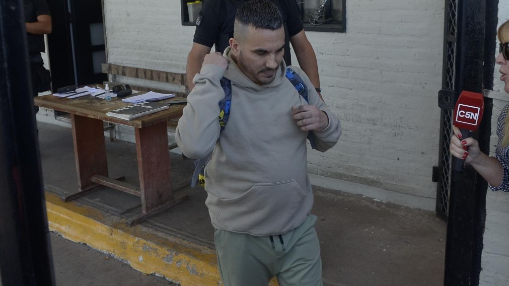 Fabián Tablado al momento de salir de la cárcel de Campana (Fernando Pérez Re/Crónica).