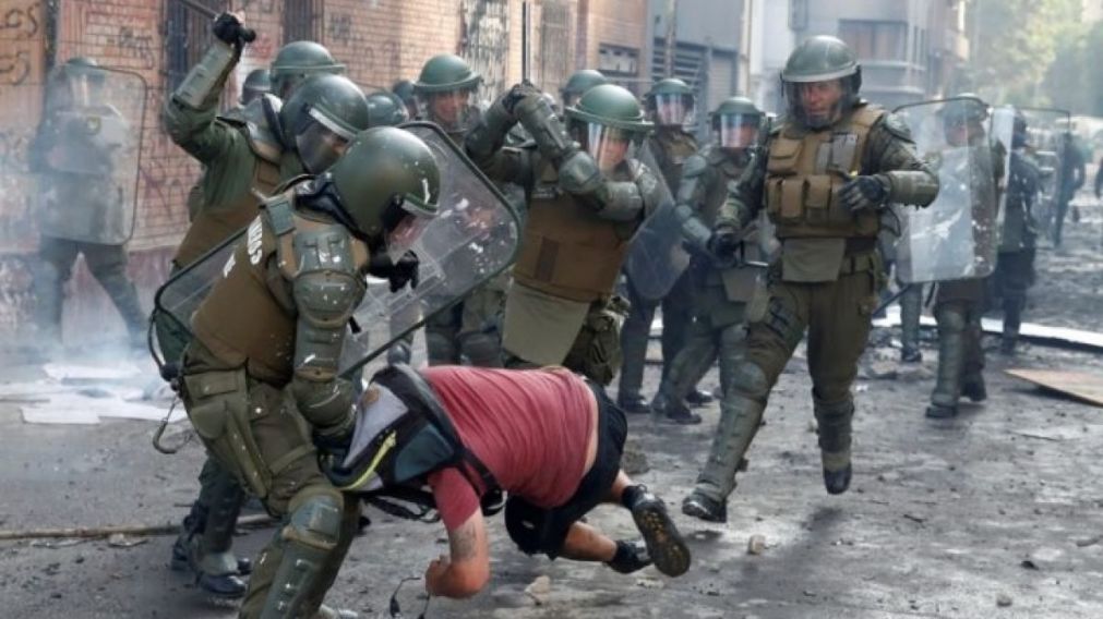 Las violaciones a los derechos humanos cometidas por los carabineros se cuentan por miles.