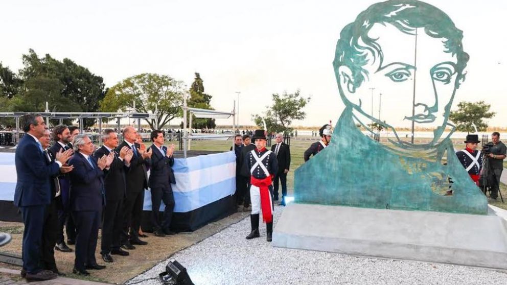 El Presidente encabezó un acto en la ciudad santafesina.
