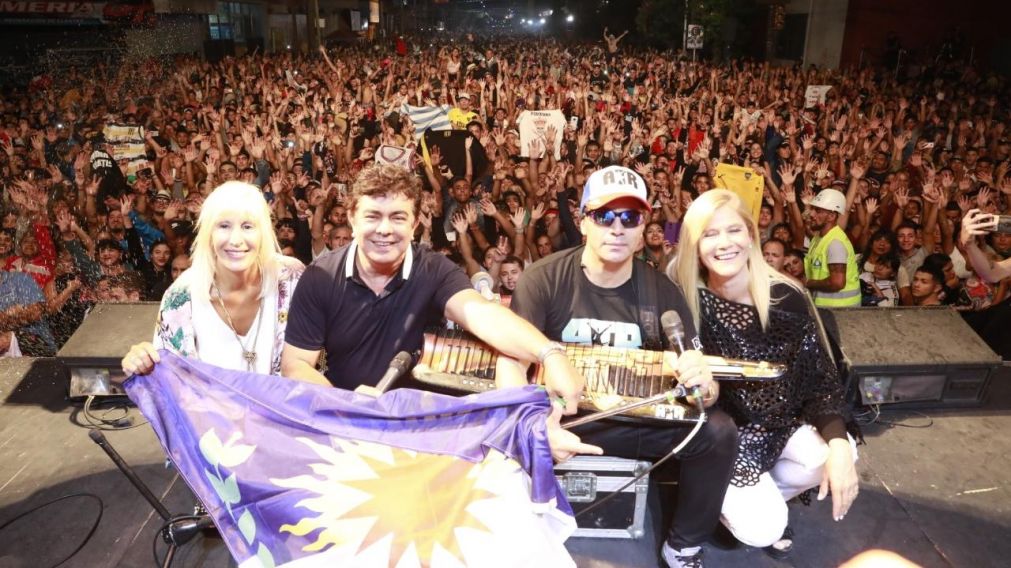 Silvia Francese, Fernando Espinoza, Pablo Lescano y Ver�nica Magario en el cierre del carnaval