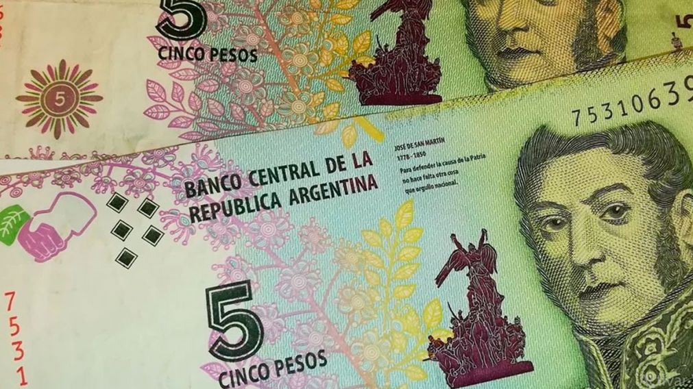 El viejo billete con el rostro de San Martín dejará de tener valor legal.