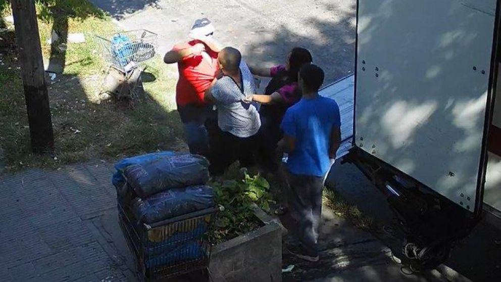 El conflicto entre el trabajador y el dueño del local se desató por una cargada.