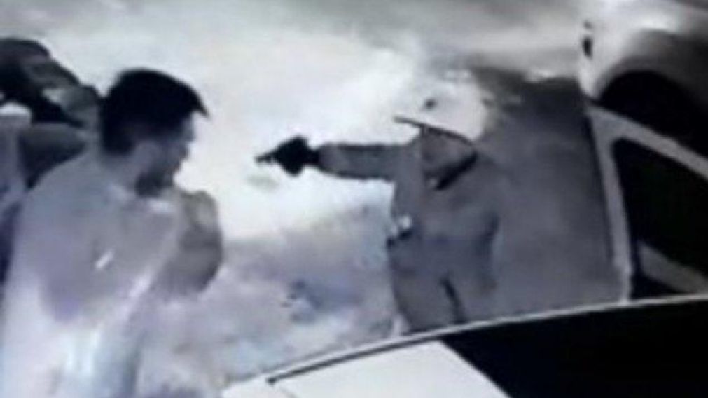 El momento del disparo (Captura de video).