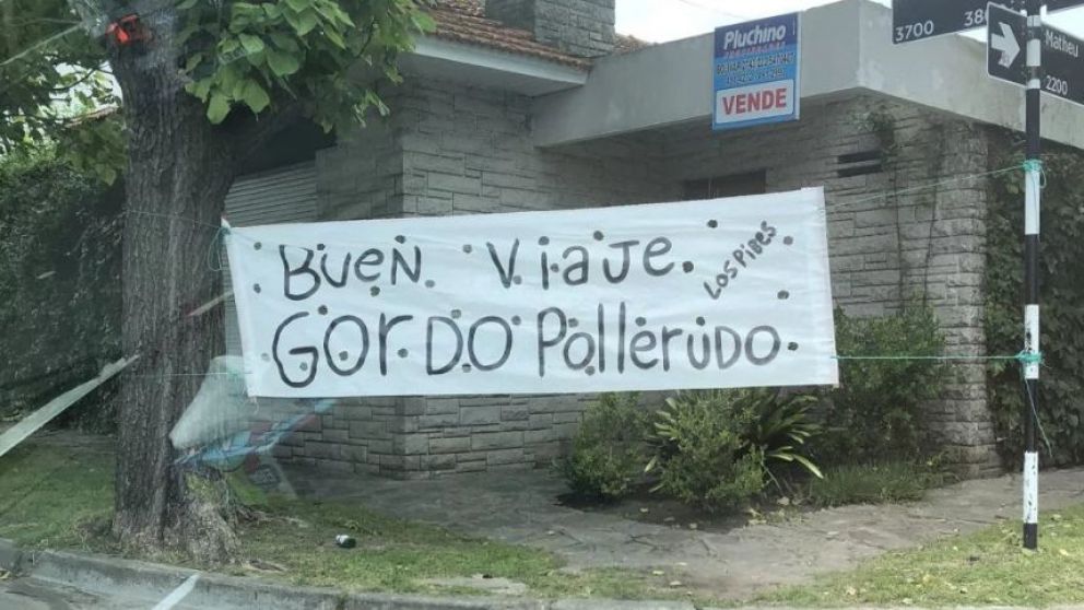 “Buen viaje gordo pollerudo”, el insólito pasacalle que se volvió viral.
