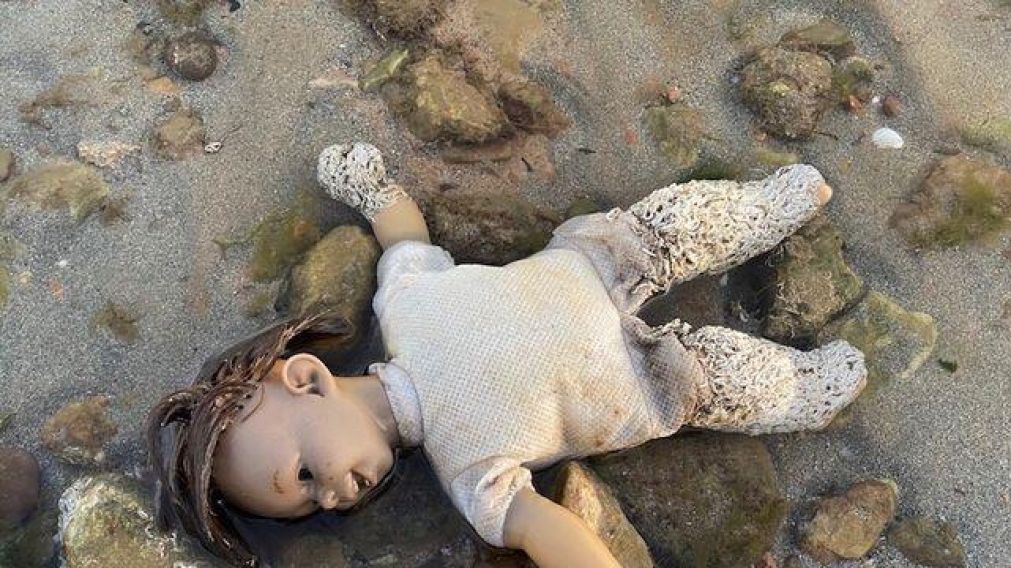"La muñeca diabólica" llevaba entre dos y tres meses en el agua.