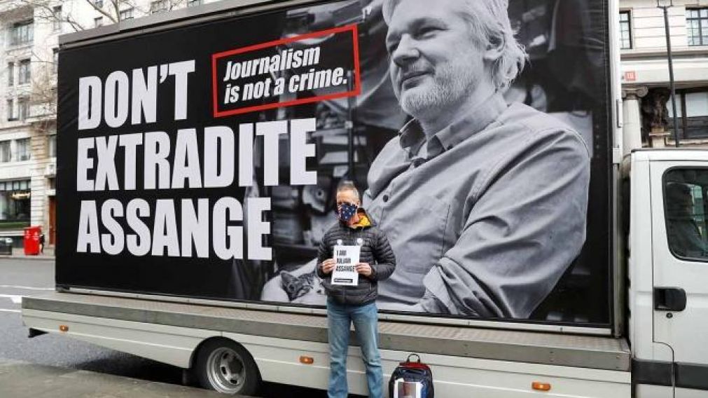 Comienza el juicio de extradición a EE.UU. contra Julian Assange.