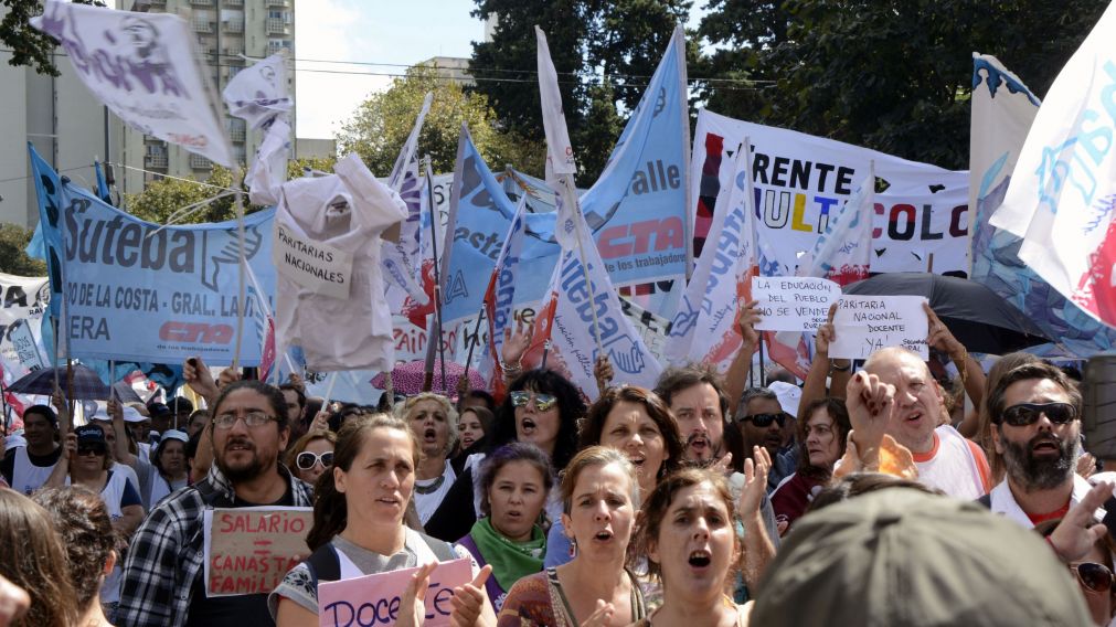 Los pedidos en la paritaria nacional docente, muy pedida por los gremios.