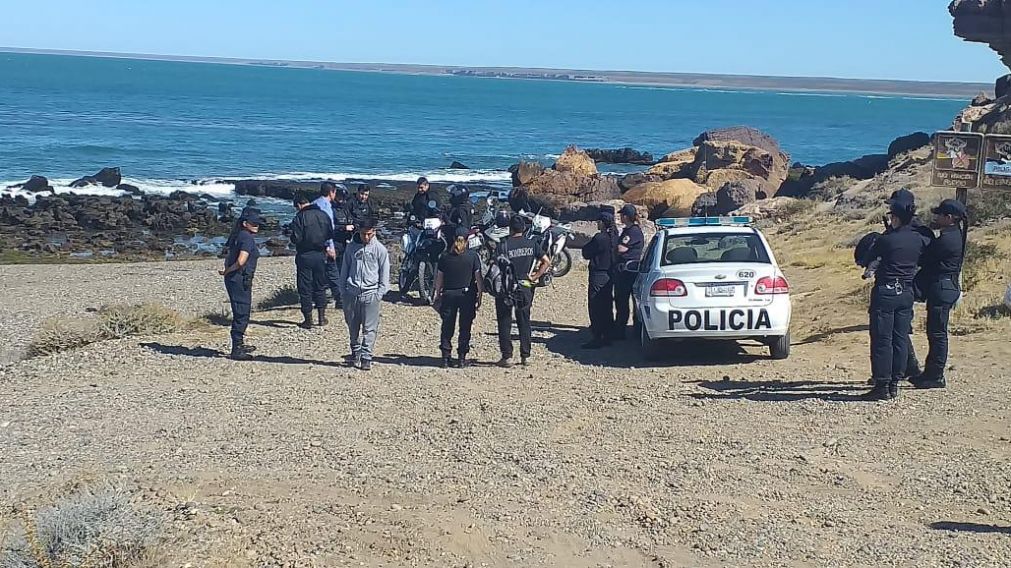 Siguen realizando pericias en el lugar del crimen.