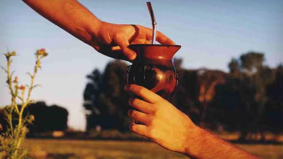 ¿Compartir mate puede contagiar coronavirus?