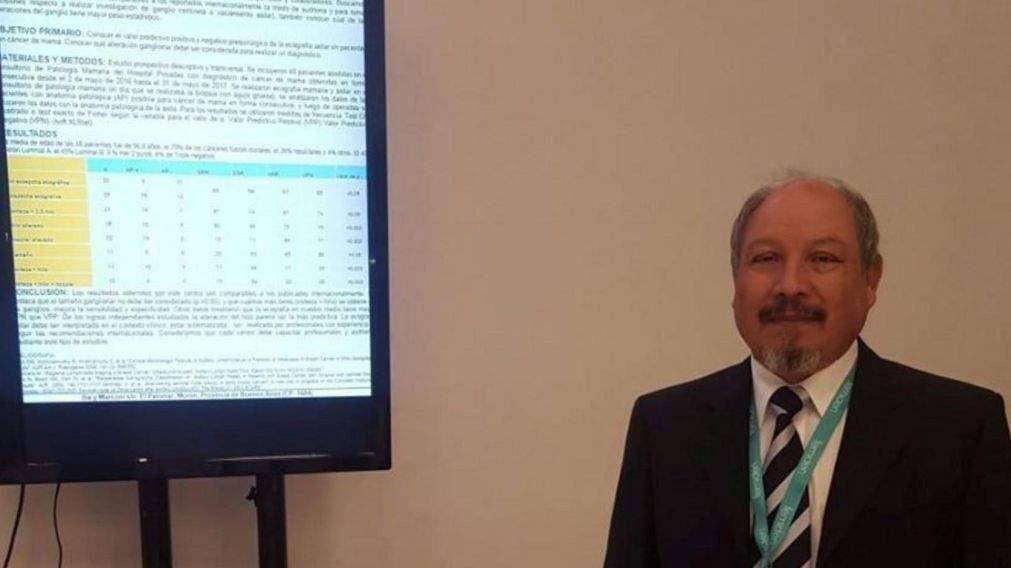 El ginecólogo Mario Walfredo Valencia Salinas tenía 62 años y así fue despedido por sus colegas.