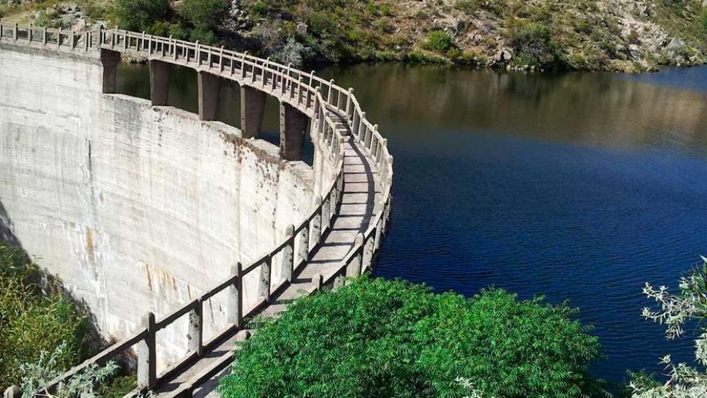 La Polic�a trabaja en un lugar de muy dif�cil acceso.