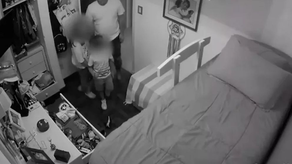 Las cámaras captaron distintos momentos de abuso (Captura de video).