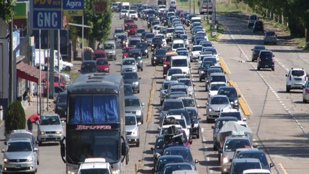 La Ruta 2, altura Lezama, cargadísima ayer rumbo a la costa.