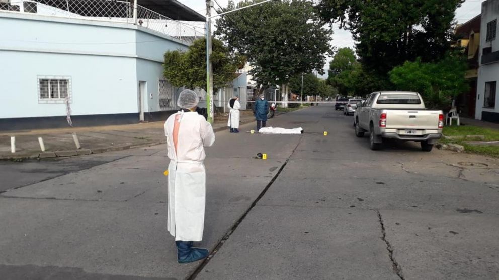 Se negó a pagarle y un trapito lo degolló.