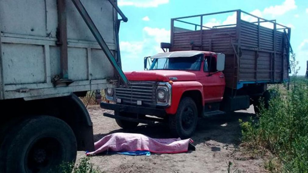 Pibe murió aplastado por dos camiones mientras remolcaban uno de ellos