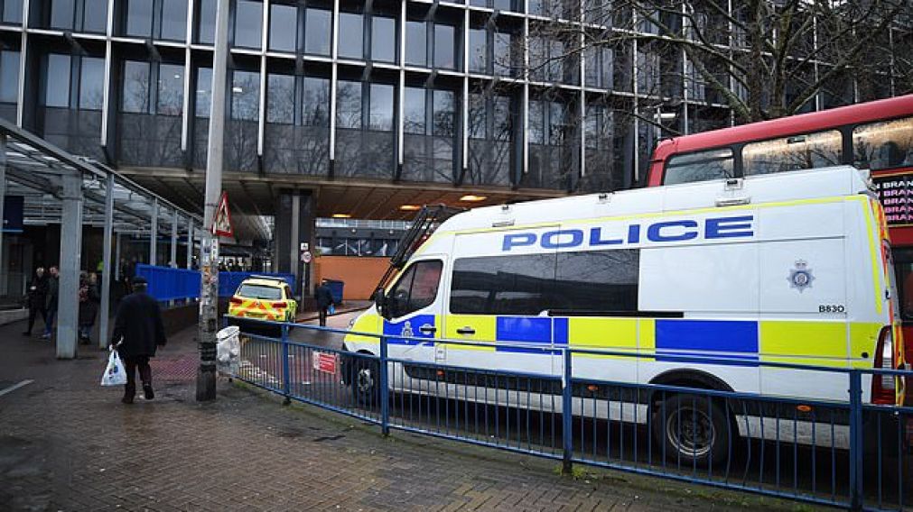 Pánico y locura en Londres: la Policía en la estación de Euston.