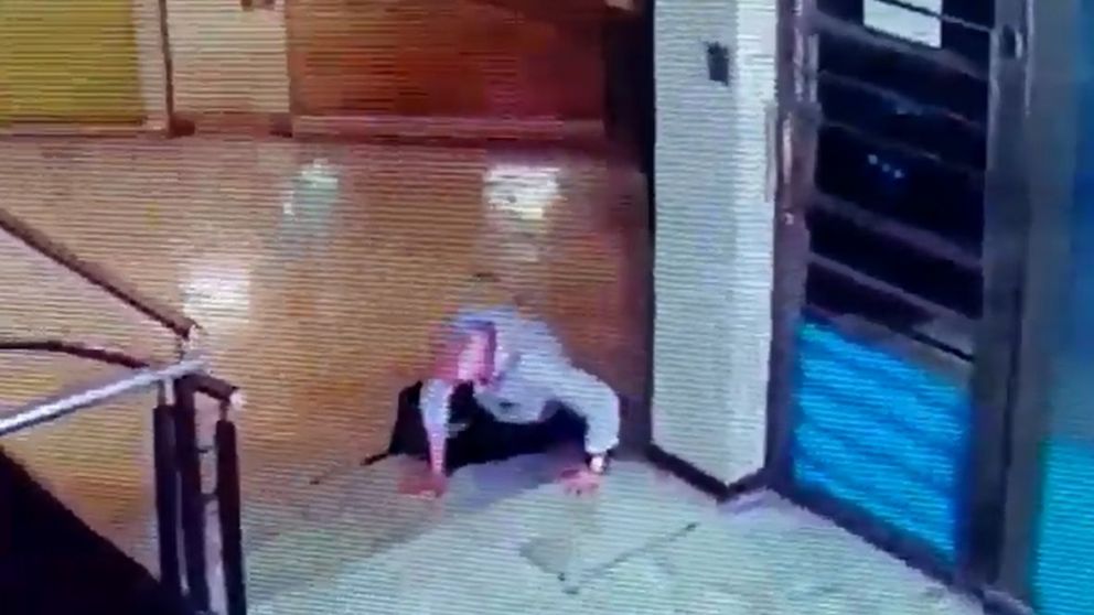 Así fue atacado Hugo Oldani en su local de la ciudad de Santa Fe (Captura).