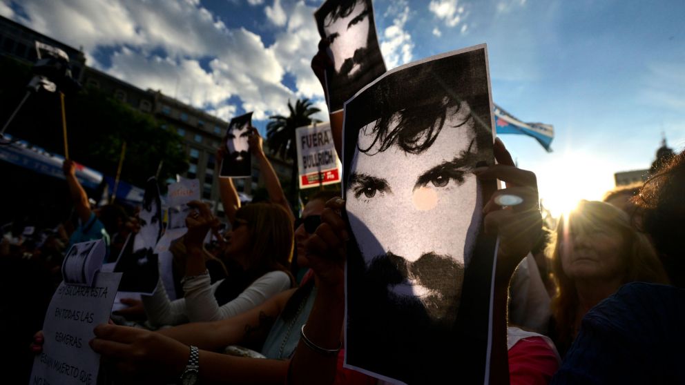 Manifestantes pidiendo justicia por Maldonado. (Crónica/ Fernando Pérez)