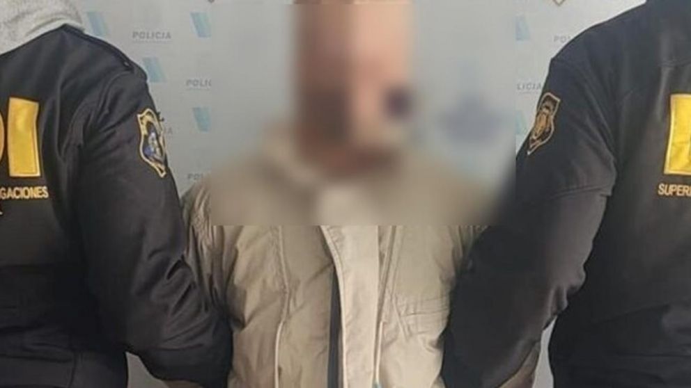 Este es el delincuente que resultó aprehendido por los investigadores policiales.