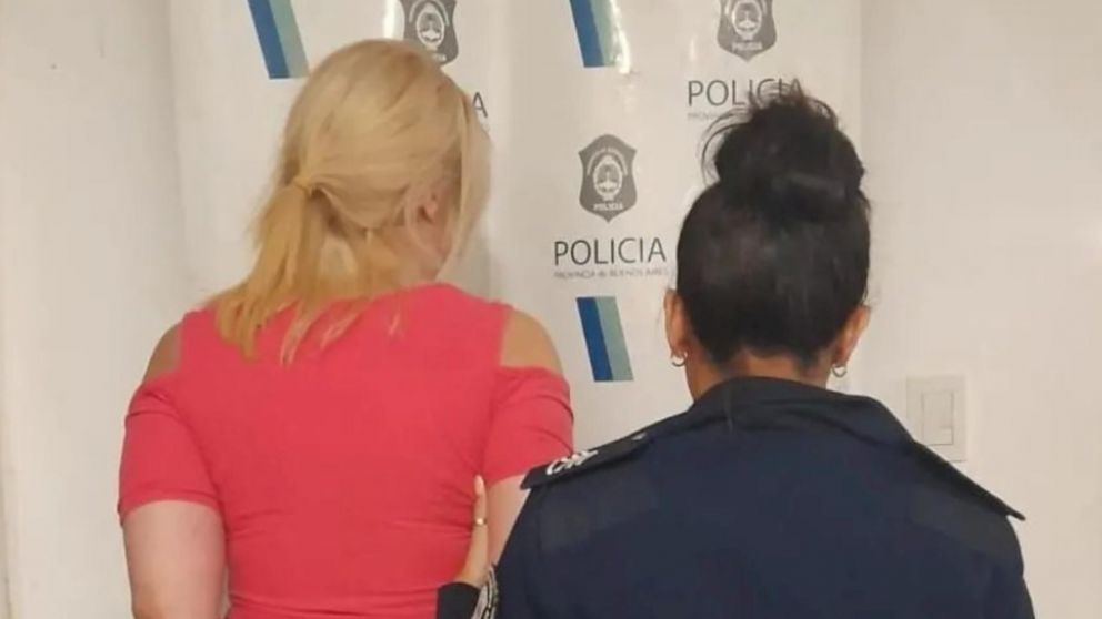 Esta es la mujer que resultó aprehendida por los investigadores policiales.