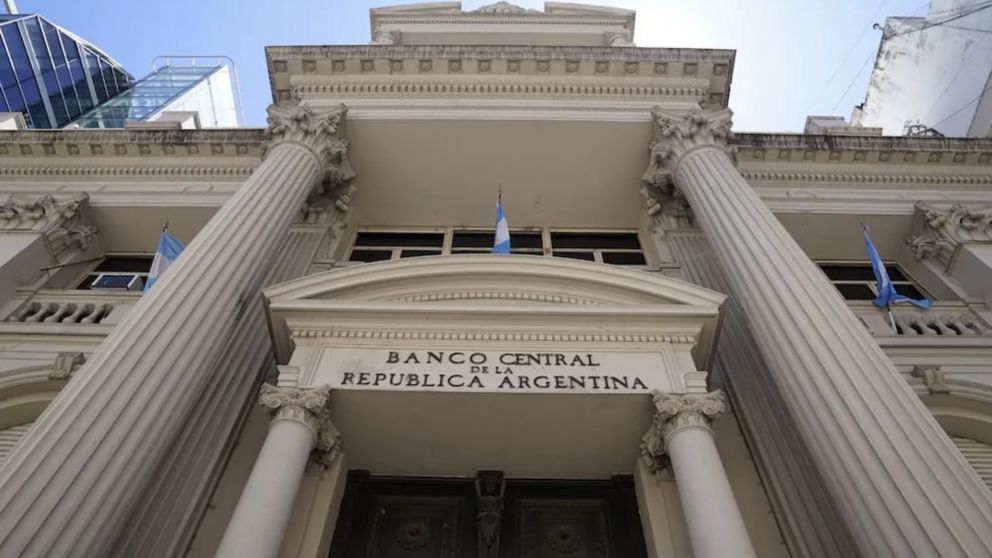 El BCRA vendió parte de las reservas para evitar que se supere la banda cambiaria.