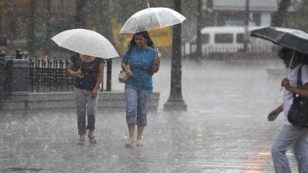 "Se cae el cielo": alerta por tormentas fuertes y actividad eléctrica en 10 provincias.