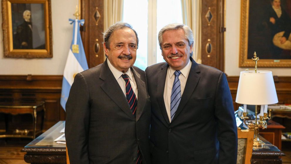 Alfonsín, junto a Fernández (Presidencia).